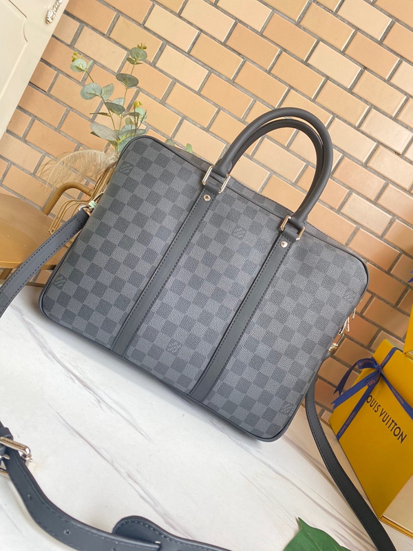 ルイヴィトンバッグ側面デザイン